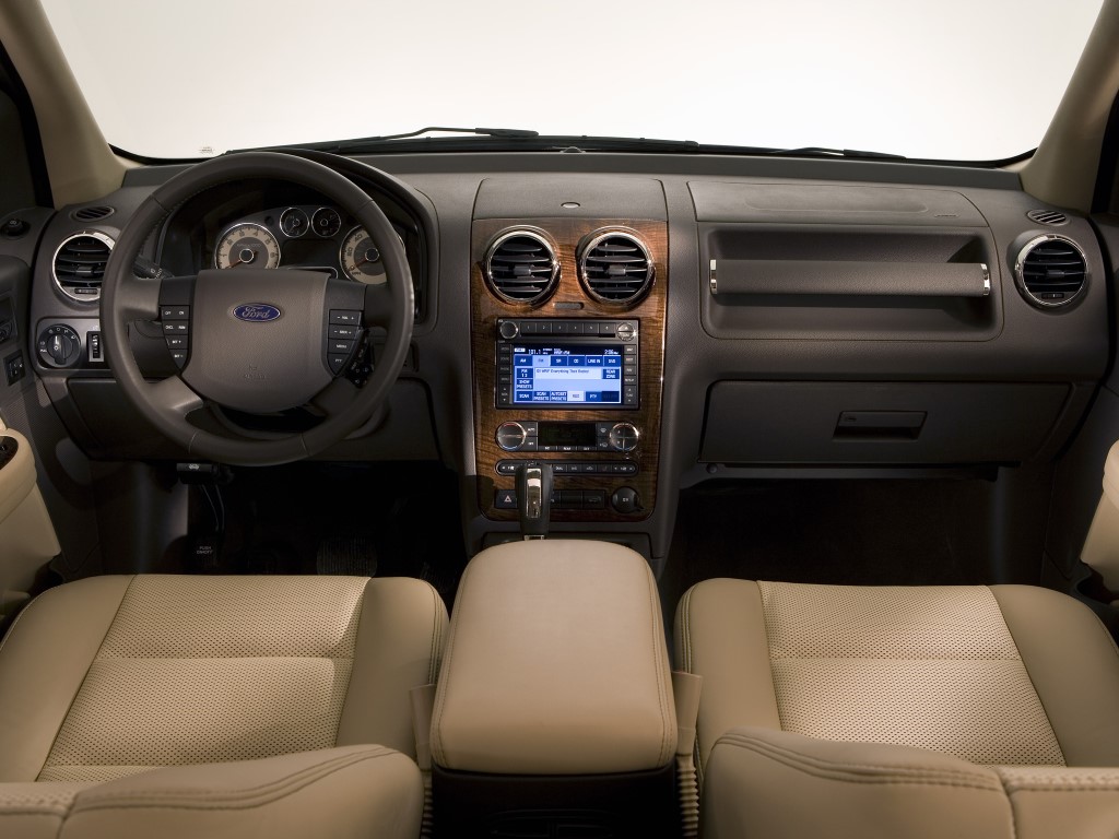 Ford Taurus X 3.5 V6 (Automatic)